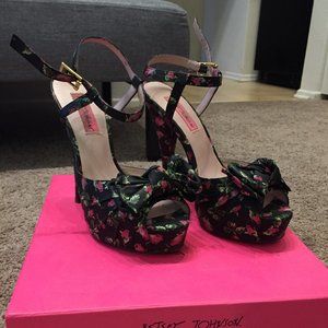 Betsey Johnson Haylie-F Platform Sandal Size 7.5